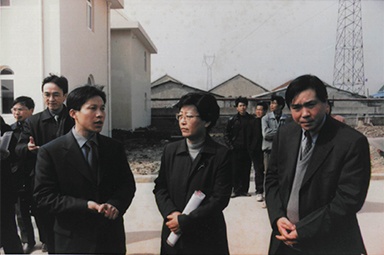 2001年2月20日，時(shí)任國(guó)家環(huán)保局副局長(zhǎng)汪紀(jì)戎一行視察公司