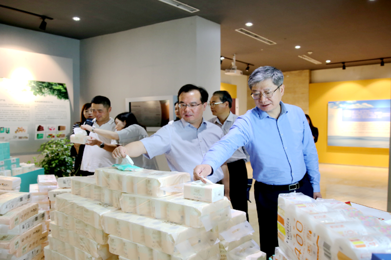 2019年 5月22日，時(shí)任浙江省社會(huì)組織綜合黨委專職副書記、省民政廳社會(huì)組織管理局局長(zhǎng)蔡國(guó)華蒞臨景興紙業(yè)調(diào)研企業(yè)發(fā)展情況和黨建工作