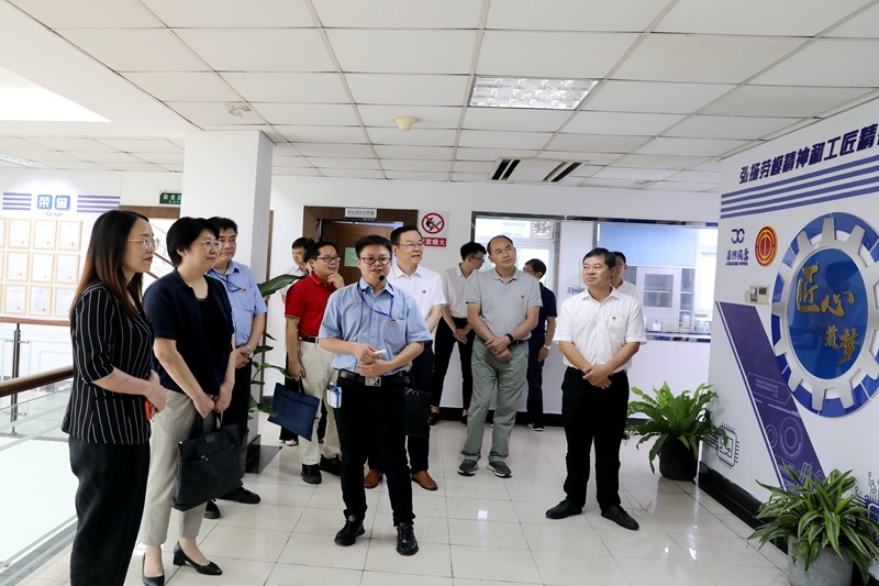 2020年7月14日，時(shí)任浙江省總工會(huì)黨組成員、副主席張衛(wèi)華一行蒞臨景興紙業(yè)調(diào)研推進(jìn)新時(shí)代產(chǎn)業(yè)工人隊(duì)伍建設(shè)改革工作