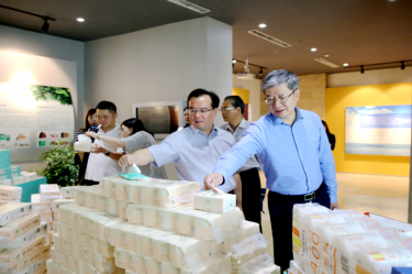 2019年 5月22日，時(shí)任浙江省社會(huì)組織綜合黨委專職副書記、省民政廳社會(huì)組織管理局局長(zhǎng)蔡國(guó)華蒞臨景興紙業(yè)調(diào)研企業(yè)發(fā)展情況和黨建工作